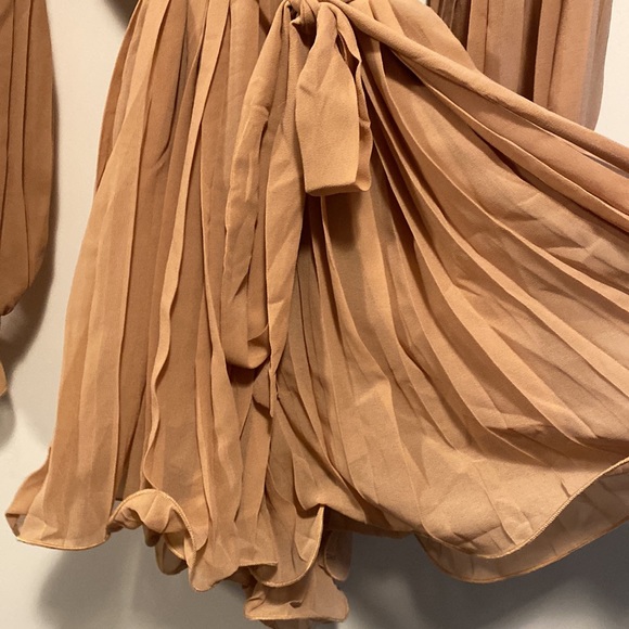 Pleated Romper - Picture 3 of 4